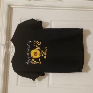 Gildan  black  yellow tees